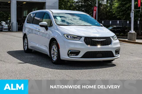 More photos of 2023 Chrysler Pacifica Touring L at ALM Nissan Newnan, GA