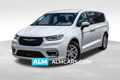 White 2023 Chrysler Pacifica Touring L for sale in Newnan, GA