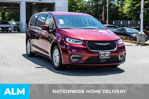 More photos of 2023 Chrysler Pacifica Touring L at ALM Nissan Newnan, GA