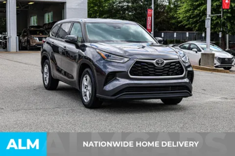 More photos of 2021 Toyota Highlander L at ALM Nissan Newnan, GA
