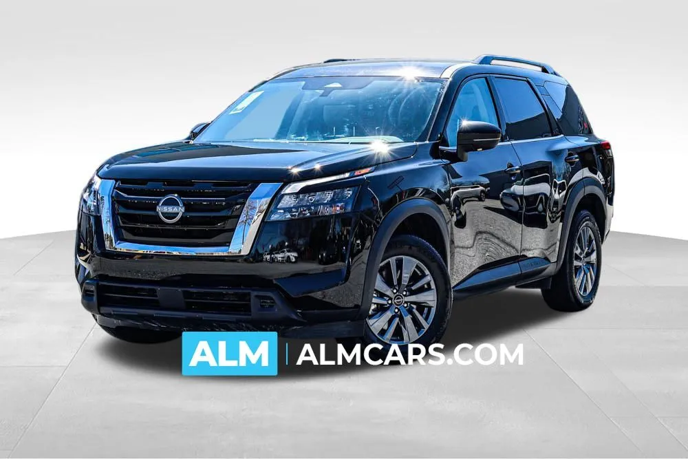 2024 Nissan Pathfinder SV's photo