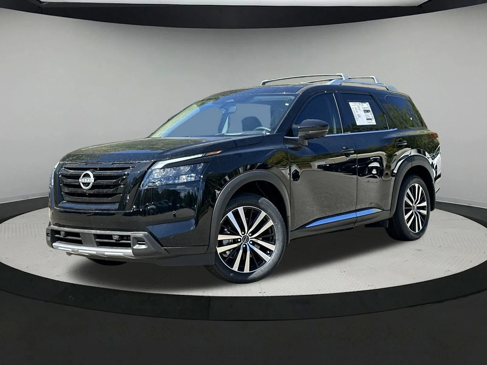 2025 Nissan Pathfinder Platinum's photo