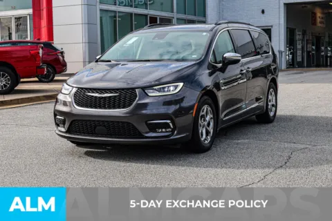 More photos of 2023 Chrysler Pacifica Limited at ALM Nissan Newnan, GA