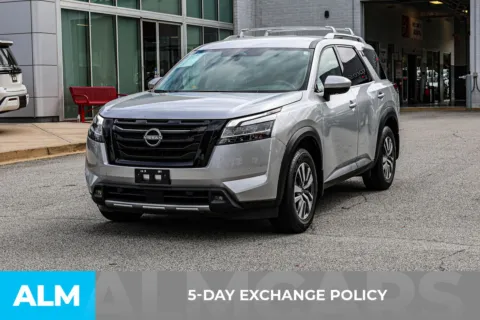 More photos of 2023 Nissan Pathfinder SL at ALM Nissan Newnan, GA