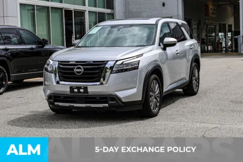 More photos of 2023 Nissan Pathfinder SL at ALM Nissan Newnan, GA