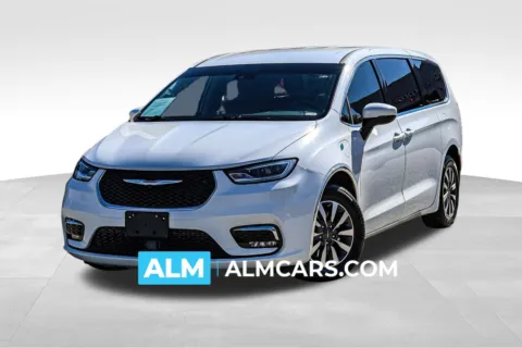 White 2023 Chrysler Pacifica Hybrid Touring L for sale in Newnan, GA