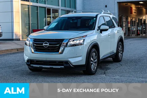 More photos of 2024 Nissan Pathfinder SL at ALM Nissan Newnan, GA