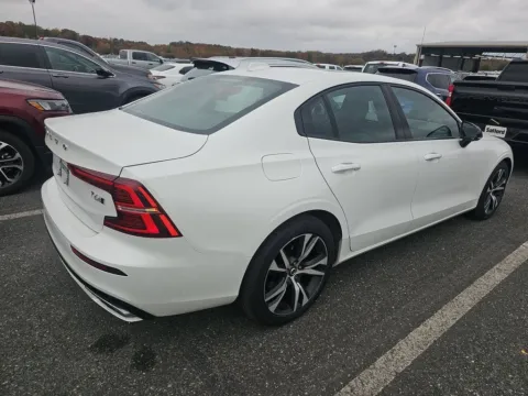 Photos of 2019 Volvo S60 T6 R-Design for sale in Gurnee, IL at CarWise Gurnee