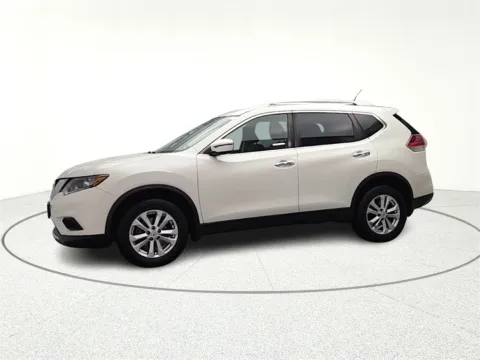 More photos of 2016 Nissan Rogue SV at CarWise Gurnee, IL