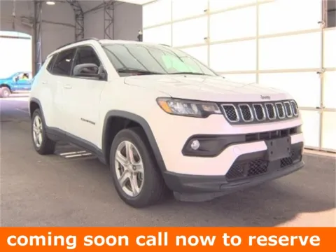 White 2023 Jeep Compass Latitude for sale in Gurnee, IL