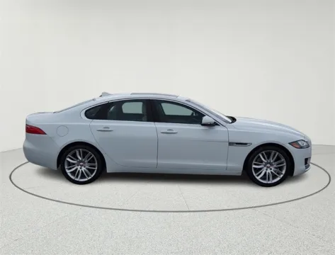 Photos of 2017 Jaguar XF 35t Prestige for sale in Gurnee, IL at CarWise Gurnee