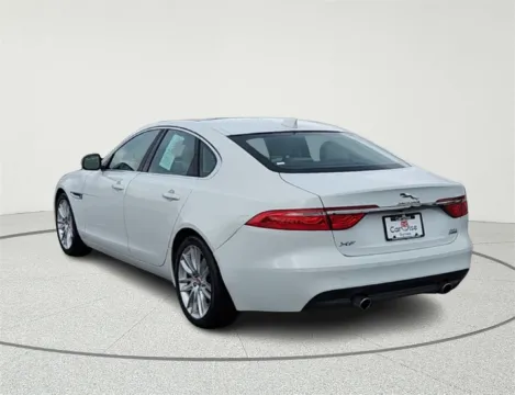 More photos of 2017 Jaguar XF 35t Prestige at CarWise Gurnee, IL