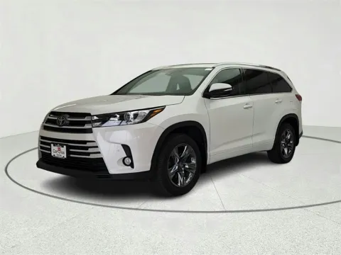 Another view of 2017 Toyota Highlander Limited for sale in Gurnee, IL at CarWise Gurnee