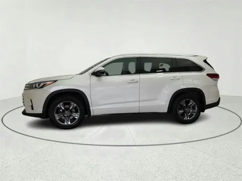 More photos of 2017 Toyota Highlander Limited at CarWise Gurnee, IL