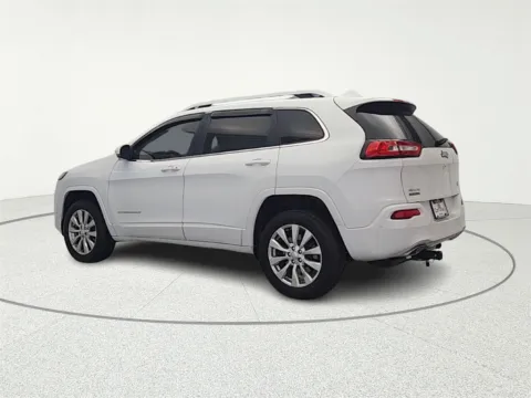 More photos of 2016 Jeep Cherokee Overland at CarWise Gurnee, IL