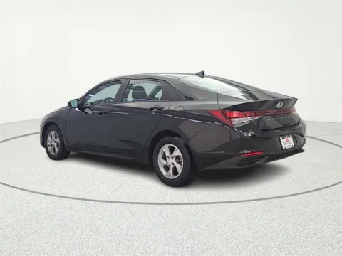 More photos of 2021 Hyundai Elantra SE at CarWise Gurnee, IL
