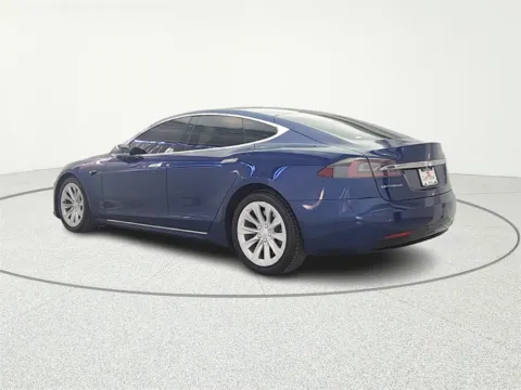 More photos of 2017 Tesla Model S 75D at CarWise Gurnee, IL