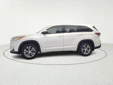 More photos of 2014 Toyota Highlander LE V6 at CarWise Gurnee, IL