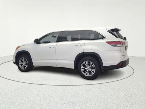More photos of 2014 Toyota Highlander LE V6 at CarWise Gurnee, IL