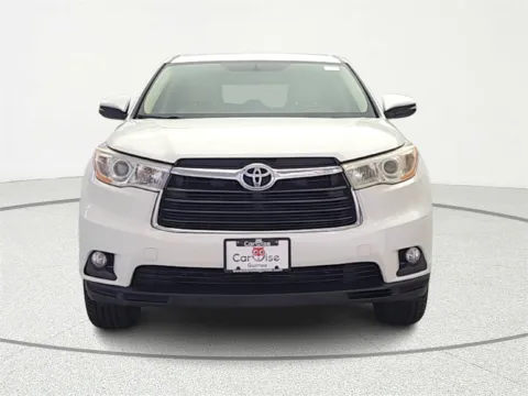 Photos of 2014 Toyota Highlander LE V6 for sale in Gurnee, IL at CarWise Gurnee