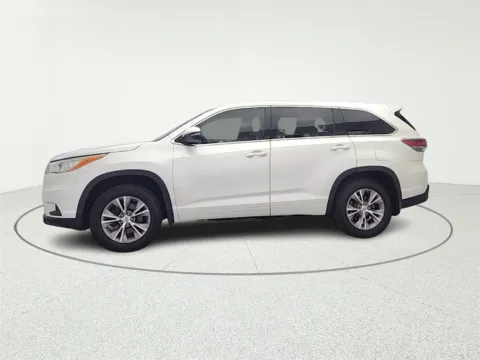 More photos of 2014 Toyota Highlander LE V6 at CarWise Gurnee, IL