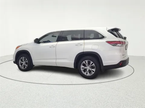 More photos of 2014 Toyota Highlander LE V6 at CarWise Gurnee, IL