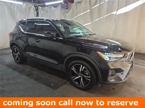 Black 2023 Volvo XC40 B5 Plus Bright Theme for sale in Gurnee, IL