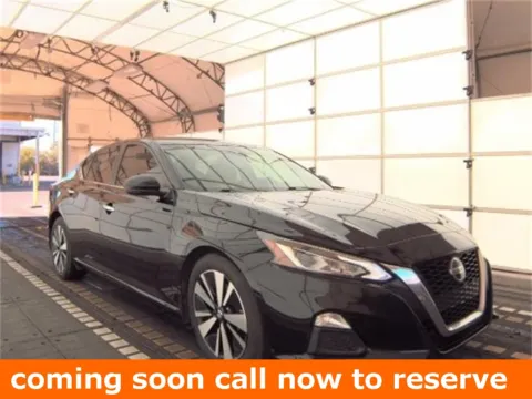 Black 2022 Nissan Altima 2.5 SV for sale in Gurnee, IL