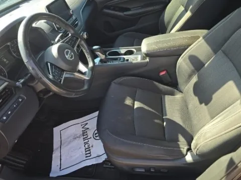 Another view of 2022 Nissan Altima 2.5 SV for sale in Gurnee, IL at CarWise Gurnee