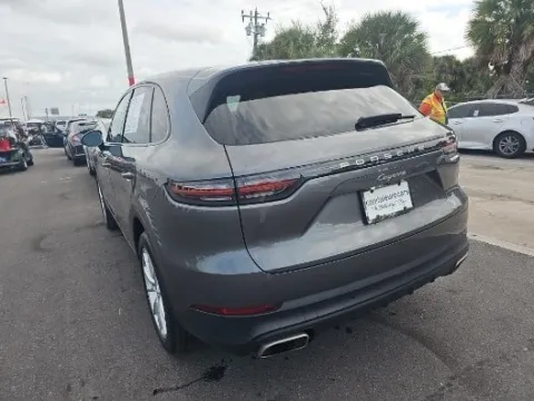 Photos of 2021 Porsche Cayenne for sale in Gurnee, IL at CarWise Gurnee