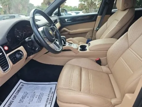 Another view of 2021 Porsche Cayenne for sale in Gurnee, IL at CarWise Gurnee