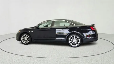 More photos of 2019 Ford Taurus Limited at CarWise Gurnee, IL