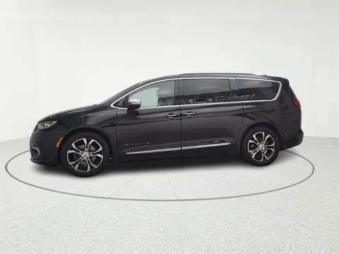 More photos of 2022 Chrysler Pacifica Pinnacle at CarWise Gurnee, IL