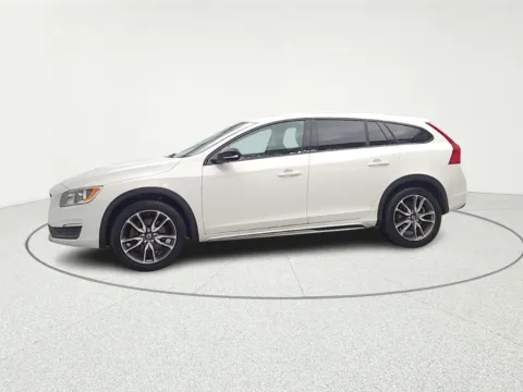 More photos of 2016 Volvo V60 Cross Country T5 at CarWise Gurnee, IL