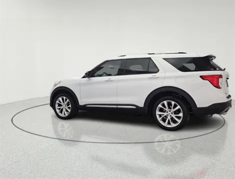 More photos of 2022 Ford Explorer Platinum at CarWise Gurnee, IL