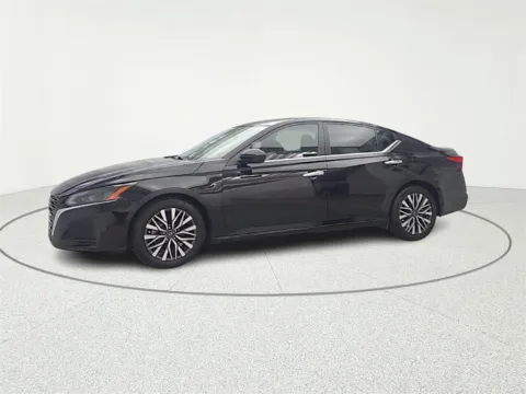 Another view of 2023 Nissan Altima 2.5 SV for sale in Gurnee, IL at CarWise Gurnee
