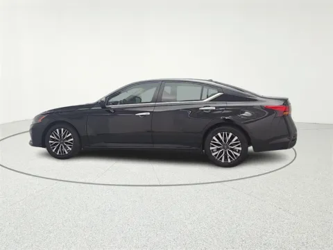 More photos of 2023 Nissan Altima 2.5 SV at CarWise Gurnee, IL