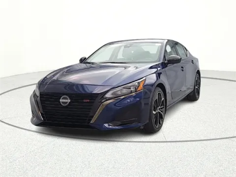 Photos of 2023 Nissan Altima 2.5 SR for sale in Gurnee, IL at CarWise Gurnee