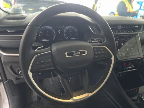 More photos of 2023 Jeep Grand Cherokee Laredo at CarWise Gurnee, IL