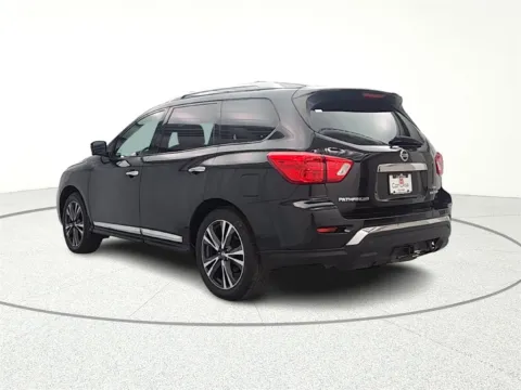 More photos of 2017 Nissan Pathfinder Platinum at CarWise Gurnee, IL