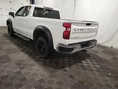 Photos of 2019 Chevrolet Silverado 1500 LT for sale in Gurnee, IL at CarWise Gurnee