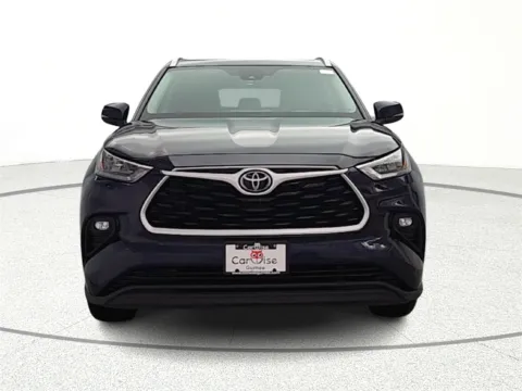 Photos of 2021 Toyota Highlander XLE for sale in Gurnee, IL at CarWise Gurnee
