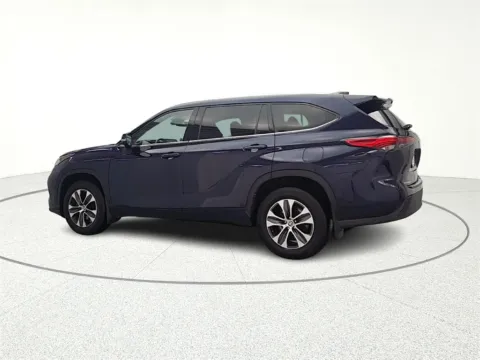 More photos of 2021 Toyota Highlander XLE at CarWise Gurnee, IL