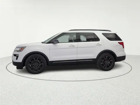 More photos of 2018 Ford Explorer XLT at CarWise Gurnee, IL