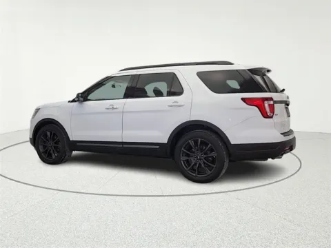 More photos of 2018 Ford Explorer XLT at CarWise Gurnee, IL