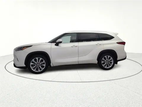 More photos of 2020 Toyota Highlander Limited at CarWise Gurnee, IL