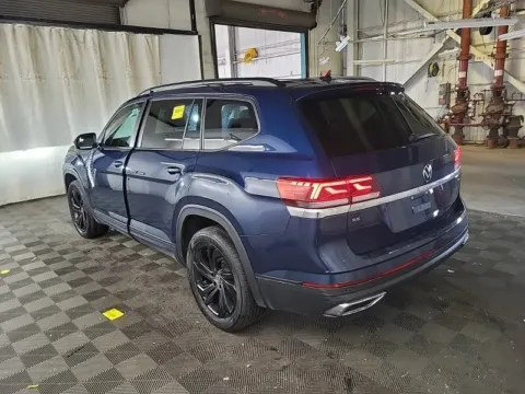 Photos of 2023 Volkswagen Atlas 2.0T SE w/Technology for sale in Gurnee, IL at CarWise Gurnee