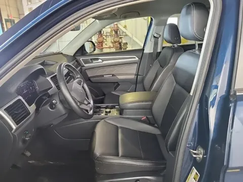 Another view of 2023 Volkswagen Atlas 2.0T SE w/Technology for sale in Gurnee, IL at CarWise Gurnee