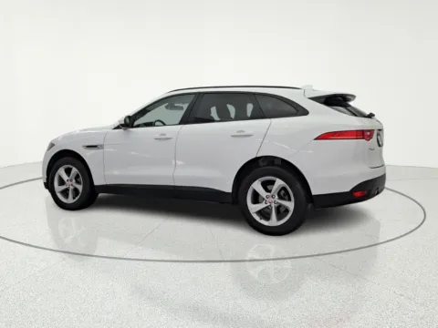 More photos of 2018 Jaguar F-PACE 35t Premium at CarWise Gurnee, IL