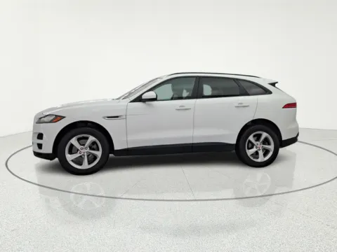 More photos of 2018 Jaguar F-PACE 35t Premium at CarWise Gurnee, IL